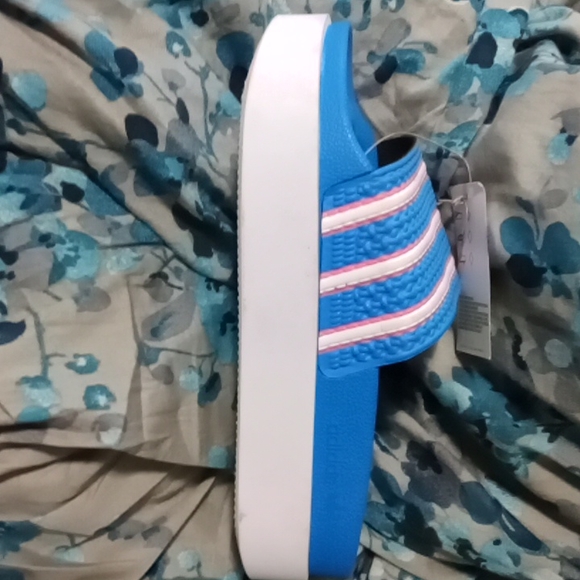 Addidas sandals - Picture 1 of 2